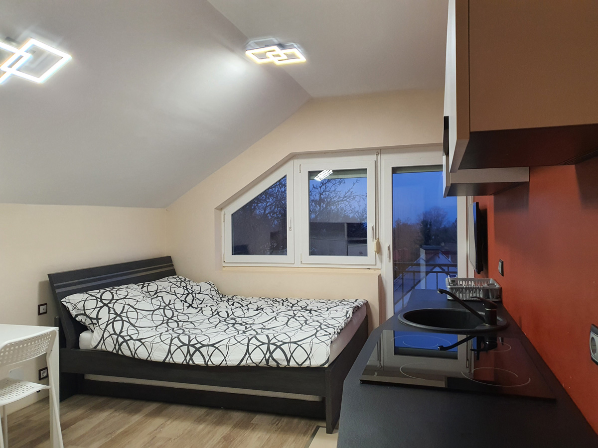 Balatonalmádi – modern garzon apartman panorámával